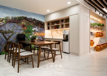 炳翰人蔘形像館